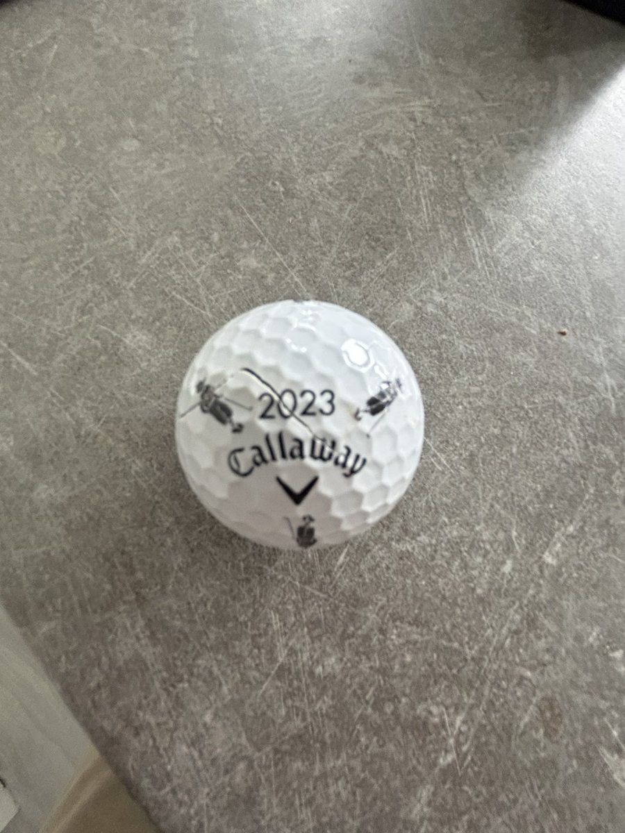 casper_1311's tweet photo. @CallawayGolf @CallawayGolfEU I was very disappointed when the new ball I was playing with for only the second round split open after my approach shot into the green. Not what I expect from a £40-50 box of balls, and it cost me the hole! https://t.co/fUwstdxx7c