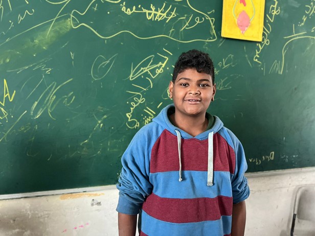 'I was a student in this school and today I live in it'

Abdelhadi, a 14-year-old @UNRWA student in📍#Gaza, shares 'Unfortunately, my friends are not with me... some had been killed, others moved to other shelters'

#HearTheirVoices 

unrwa.org/newsroom/featu…