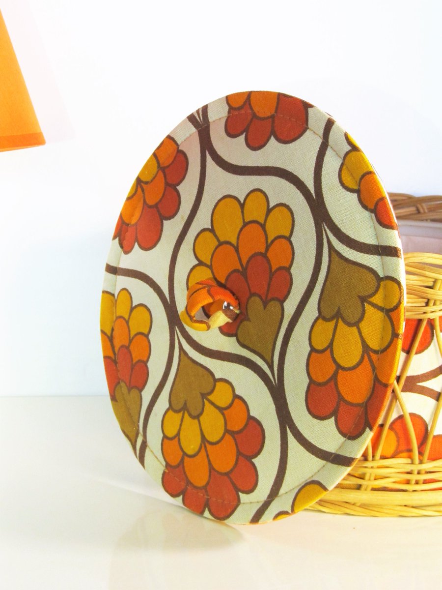 MaLanterne's tweet image. Vintage Wicker Sewing Basket, Vintage Wooden Sewing Box, Knitting Basket, Kitsch Flowers Pattern, Cabinet Organizer Made in Holland 70s tuppu.net/f94365f2  #StorageOrganization