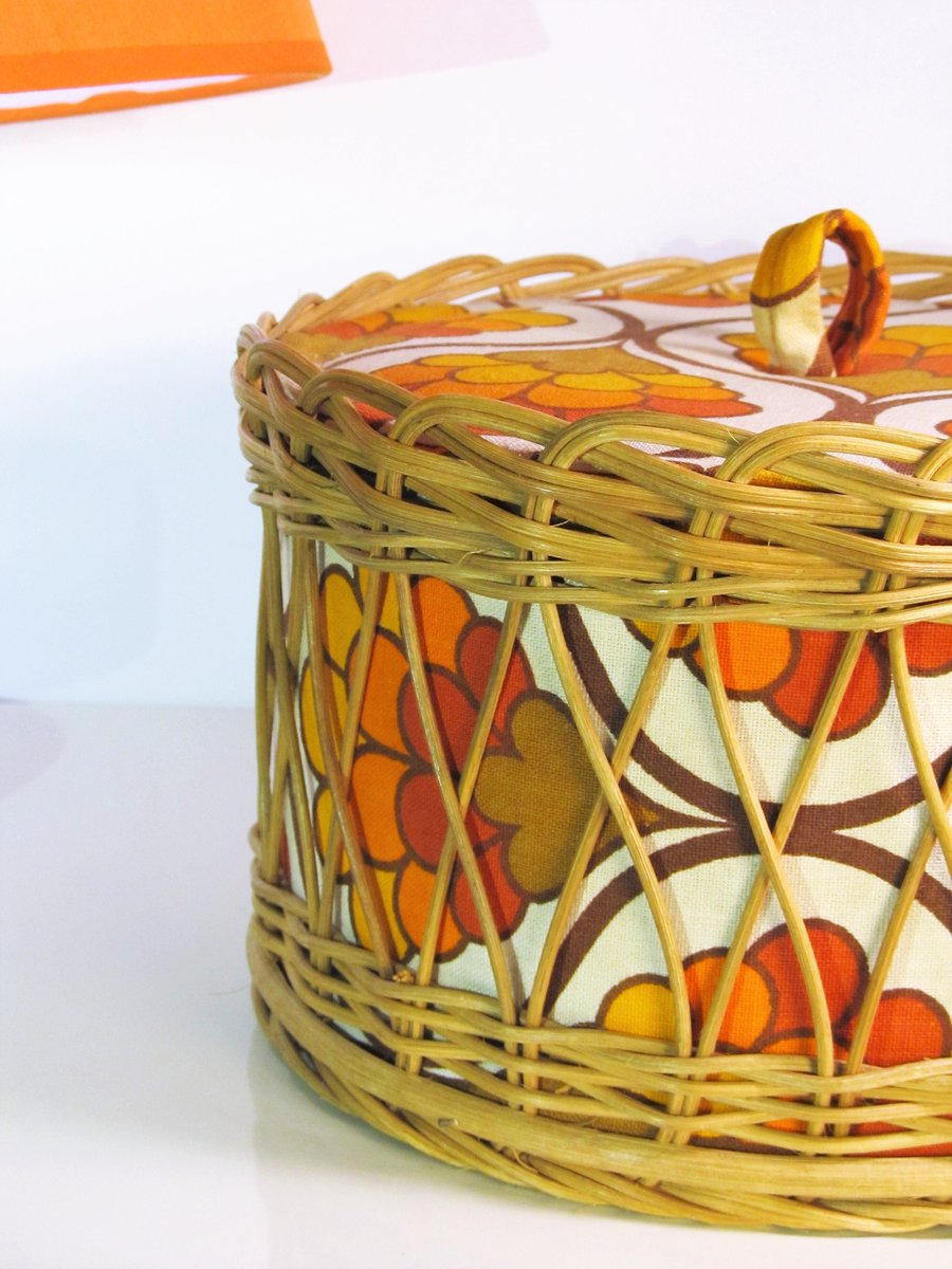 MaLanterne's tweet image. Vintage Wicker Sewing Basket, Vintage Wooden Sewing Box, Knitting Basket, Kitsch Flowers Pattern, Cabinet Organizer Made in Holland 70s tuppu.net/f94365f2  #StorageOrganization