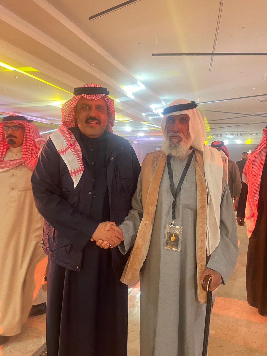 algithah's tweet photo. صورة للعم/ عايد هليل الغيثي @ayedalshamri مع صاحب السمو الملكي الأمير عبدالعزيز بن سعد بن عبدالعزيز أمير منطقة حائل، خلال ترتيبات حفل تكريم #جائزة_بصمة في دورتها السادسة .
#جائزة_امير_منطقة_حائل_بصمة 
#بصمة_6
#منبر_الغيثه_الإعلامي https://t.co/LSBLZsYSJV