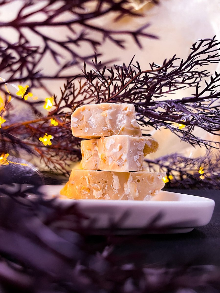 MansaGoldGh's tweet photo. I'm dreaming of a white-chocolate Christmas....
Complete with cashews crushed or whole ๐๐ซ๐ค๐
#mansagold #yearofreturn๐ฌ๐ญ #beyondthereturn #madeinGhana #accrafoodie #AccraTwitter #BuyMadeinGhana #christmasshopping2023 #christmasgifts2023 #decemberingh #chocolateandnuts #cashews https://t.co/2xXZAI2Ohv