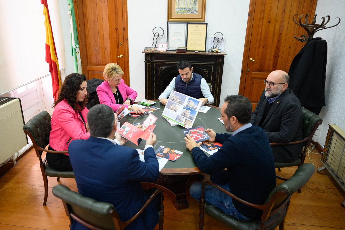 Mar_del_MarVaz's tweet photo. 🤝 @CruzRojaAlmeria es un refugio para las personas más vulnerables y realizan una labor solidaria muy importante. 

Solo en el pasado año atendieron en Almería a 5.000 mayores y más de 4.000 familias. https://t.co/IVGZcIYLy9