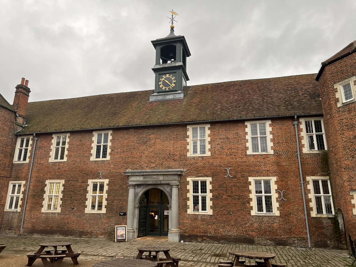 JM4NorwoodGreen's tweet photo. #NorwoodGreen & #Southall residents - Please note that due to high winds, @OsterleyNT formal garden & long walk will be closed today (December 27). The #shop, #cafe and #winterinstallation are still open as usual. #NationalTrust apologise for any inconvenience this may cause. https://t.co/8uOKwbdnfH
