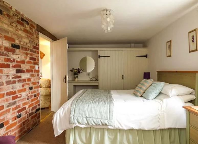 aroundaboutbrit's tweet photo. 🌿 Escape to the serene beauty of Norfolk with Woodmans Farm, offering charming self-catering accommodation near Norwich.
https://t.co/yUCPJ4pjNj
#SelfCateringHoliday #TranquilEscape #Accommodation #SwimmingPool #AdultOnly #Relax #StrattonStrawless #Norwich #Norfolk https://t.co/DJ9H1YHPP8