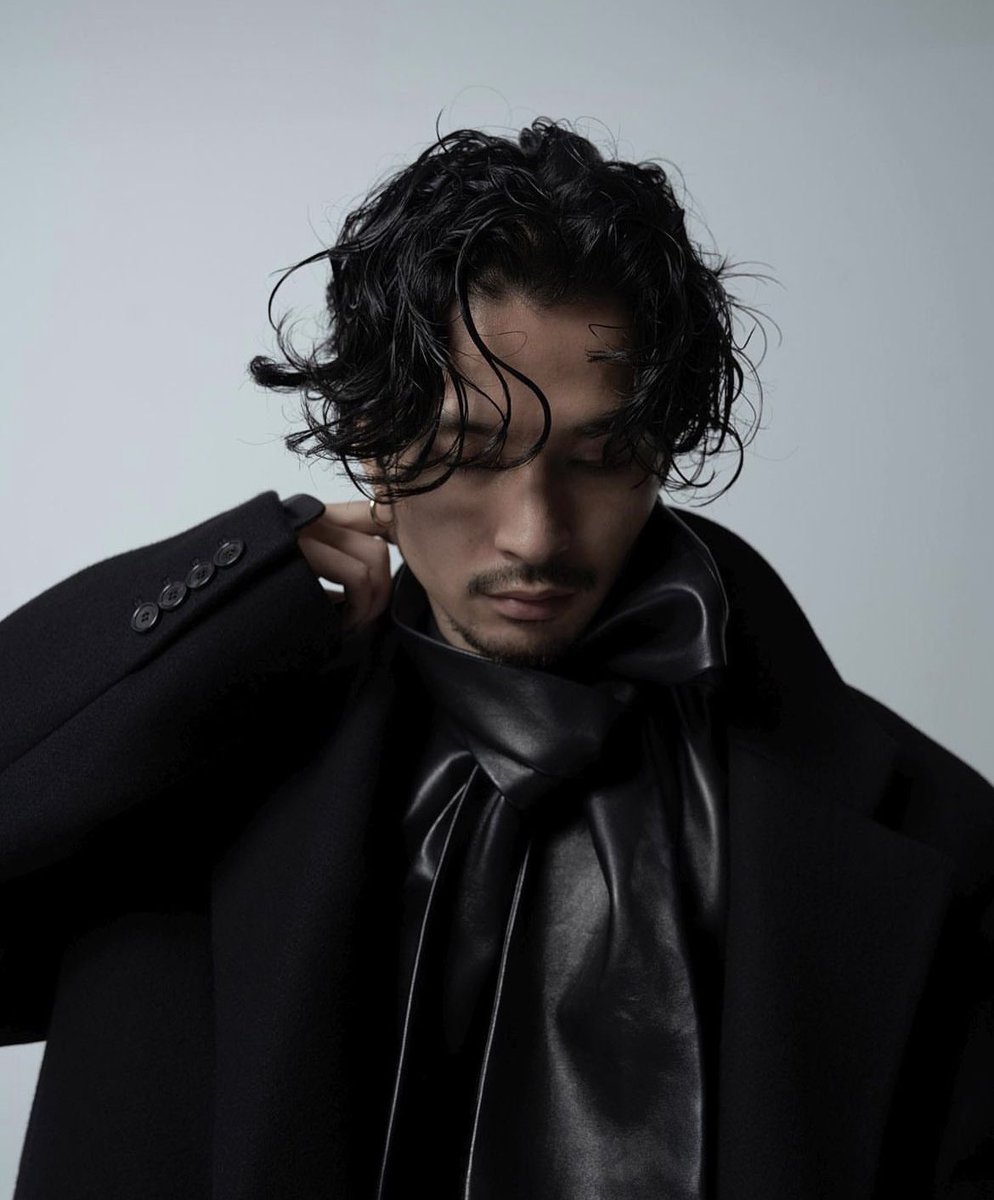 kslqf's tweet photo. Diorの宣伝、ジョニーデップ氏と常田さん瓜二つすぎだろwwwwwwww
#JohnnyDepp
#KingGnu
#millenniumparade
#常田大希 https://t.co/WdJ90fS2t6