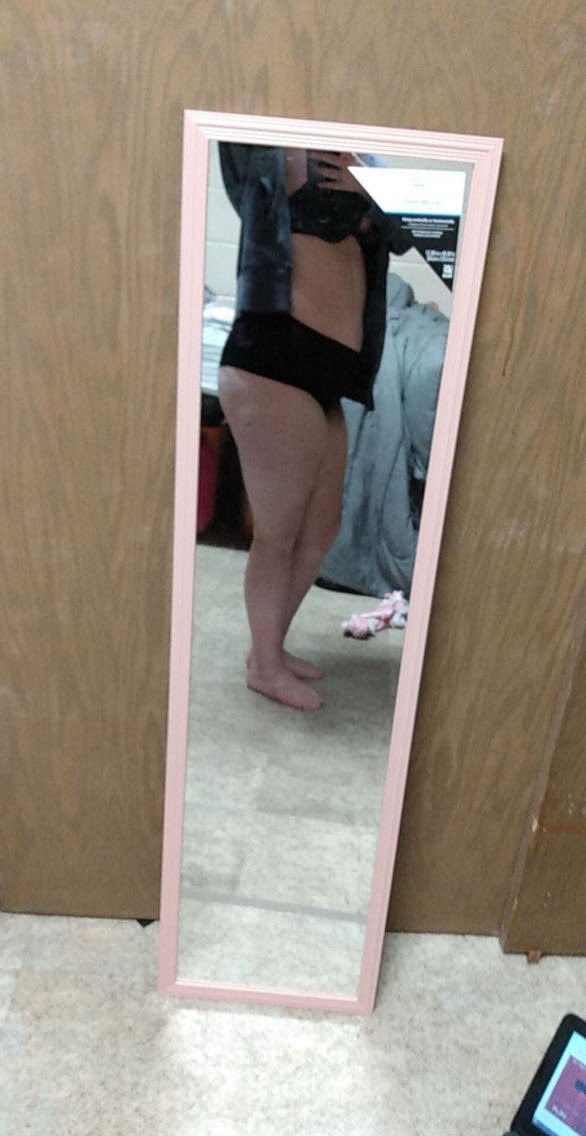 grumpybear642's tweet image. #buyingcontent i’m selling content starting  at 5$ for a session. 20$ for a gfe. 2 for 5$ bra pics. 5&amp;amp; dick rates. 3$ pussy pics and vids vc starting at 10$ #selling_content