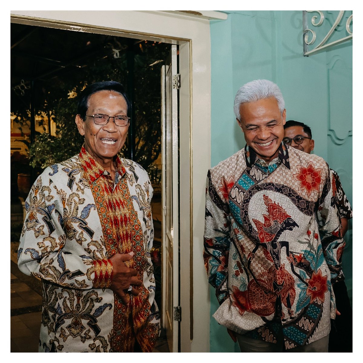 Hangajeni, hangayomi saha handarbeni. Maturnuwun Ngarsa Dalem Sri Sultan Hamengkubuwono X berkenan menerima dan memberi wejangan kepada saya di Kepatihan Yogyakarta