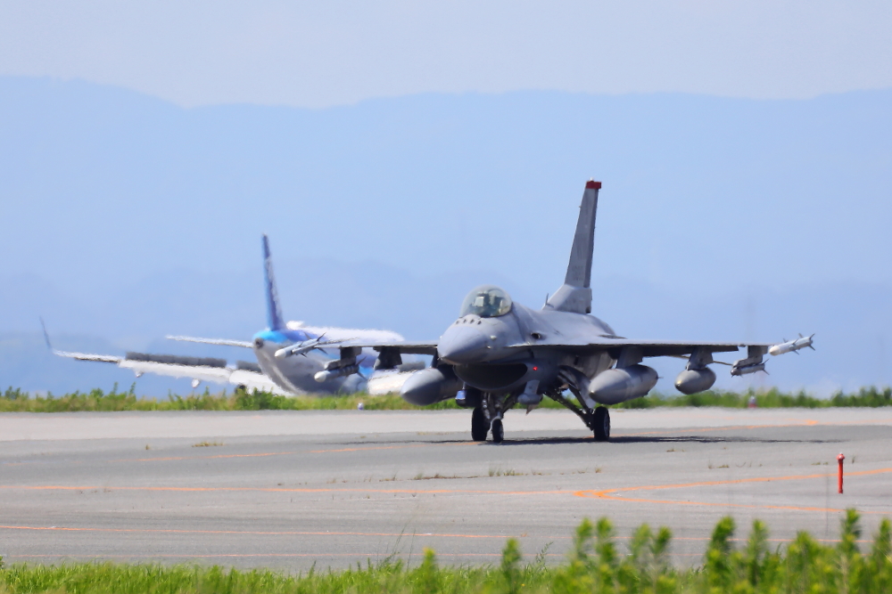 lanner51's tweet photo. 美保でのF-16は神シーン😍 https://t.co/1RgYF6AWXD