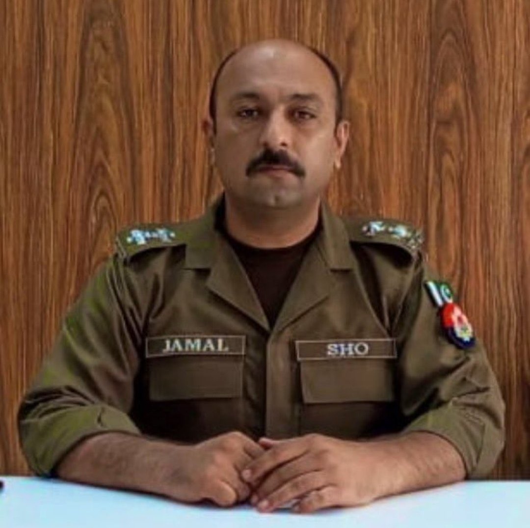 ImranRiazKn's tweet image. شاہ محمود قریشی کو دھکے مارنے والاSHO

ان کیلئے کوئی جملہ!