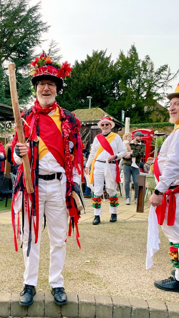 Our first Boxing Day performance in over 40 years!

It was wonderful to see lots of people enjoying morris dancing on 26 December: a tradition that goes back as far as 1899!

We hope to continue this tradition in Doncaster 🎩

#BoxingDay <a href="/SunInnEverton/">Sun Inn</a>