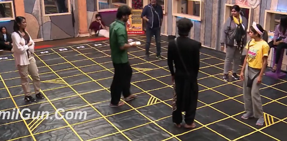 brainteaser_1's tweet photo. #Poornima: 1 step backward/ skip this move: #Dinesh x2 
#Vichitra: 2 steps backward - Dinesh
#Maya: 2 steps backward - Dinesh

It's not groupism or favouritism and we're expected to believe it

#BiggBoss7Tamil #BiggBossTamilSeason7 https://t.co/g6sEgnDVjc
