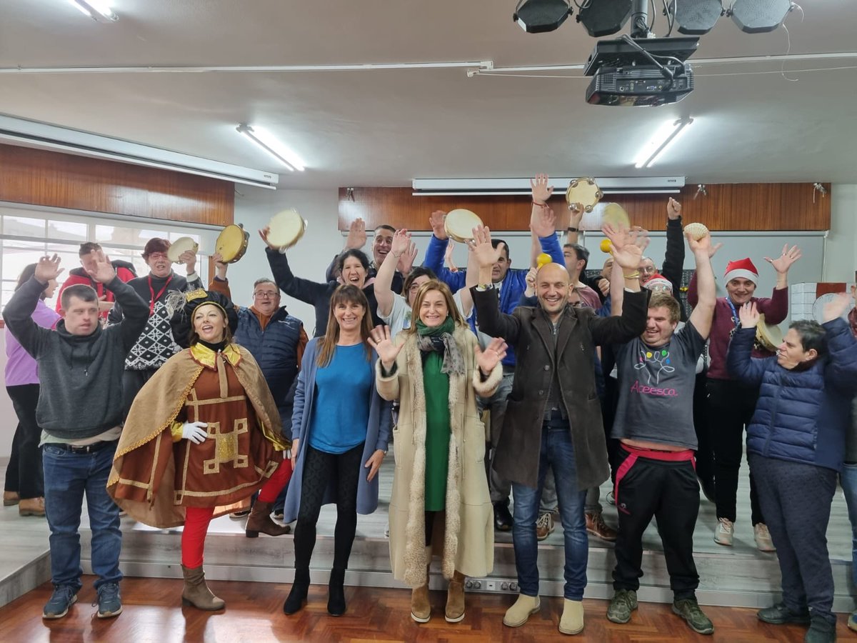 Co @alcporrino, Alejandro Lorenzo, visitei a Asociación Aceesca de apoio e promoción da autonomía das persoas con diversidade intelectual

Grazas á entidade por deixarme participar no seu festival de Nadal