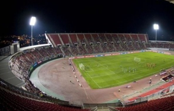 GarciPlazismo2's tweet photo. 🤯 No parece el mismo estadio... 
B R U T A L https://t.co/GRmMEJEV4I