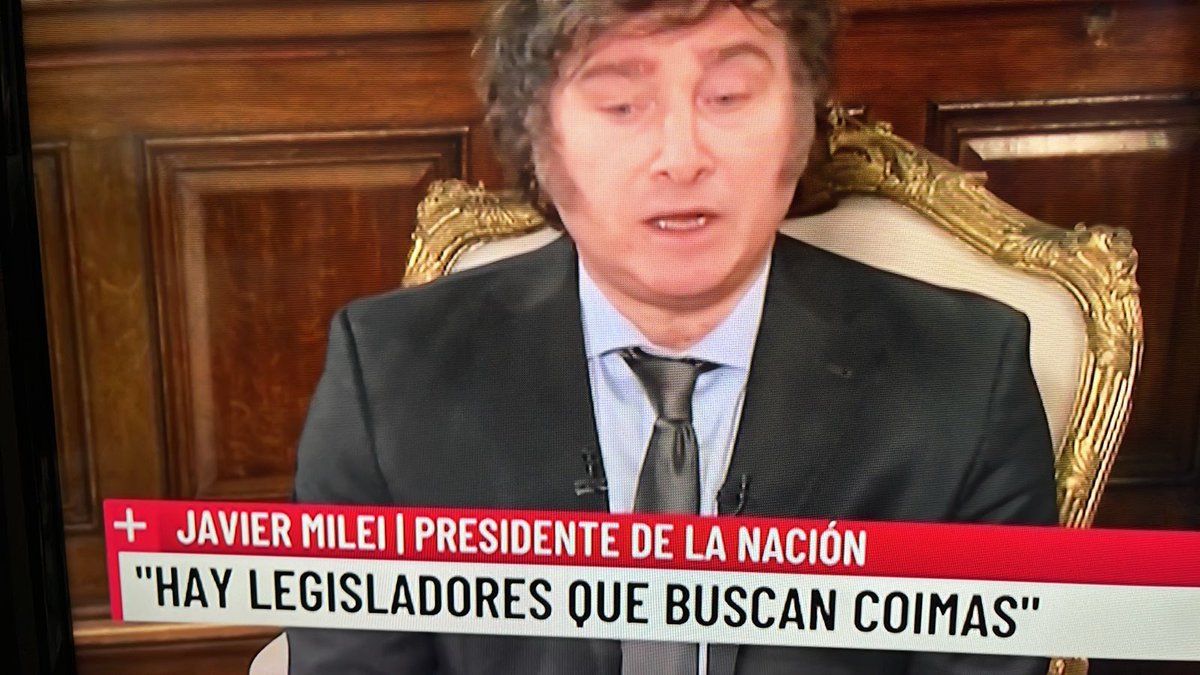 El Presidente está obligado a denunciar cualquier delito o tentativa, o él mismo lo estará cometiendo x omisión. Qué hay x detrás de esta brutal agresión al Congreso después del mega DNU con el q se arroga facultades legislativas que la Constitución no le permite?