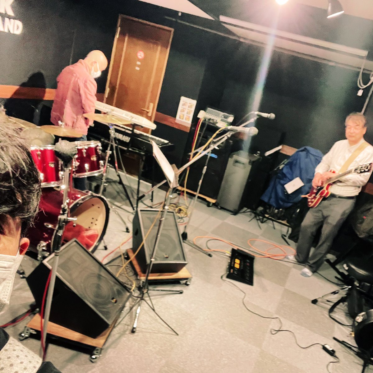 SourceTarTar's tweet photo. 今年最後の練習、ドラム体調不良で参加できないので、キーボードのメトロノームでテンポチェックでした https://t.co/BMOPFKDNDg