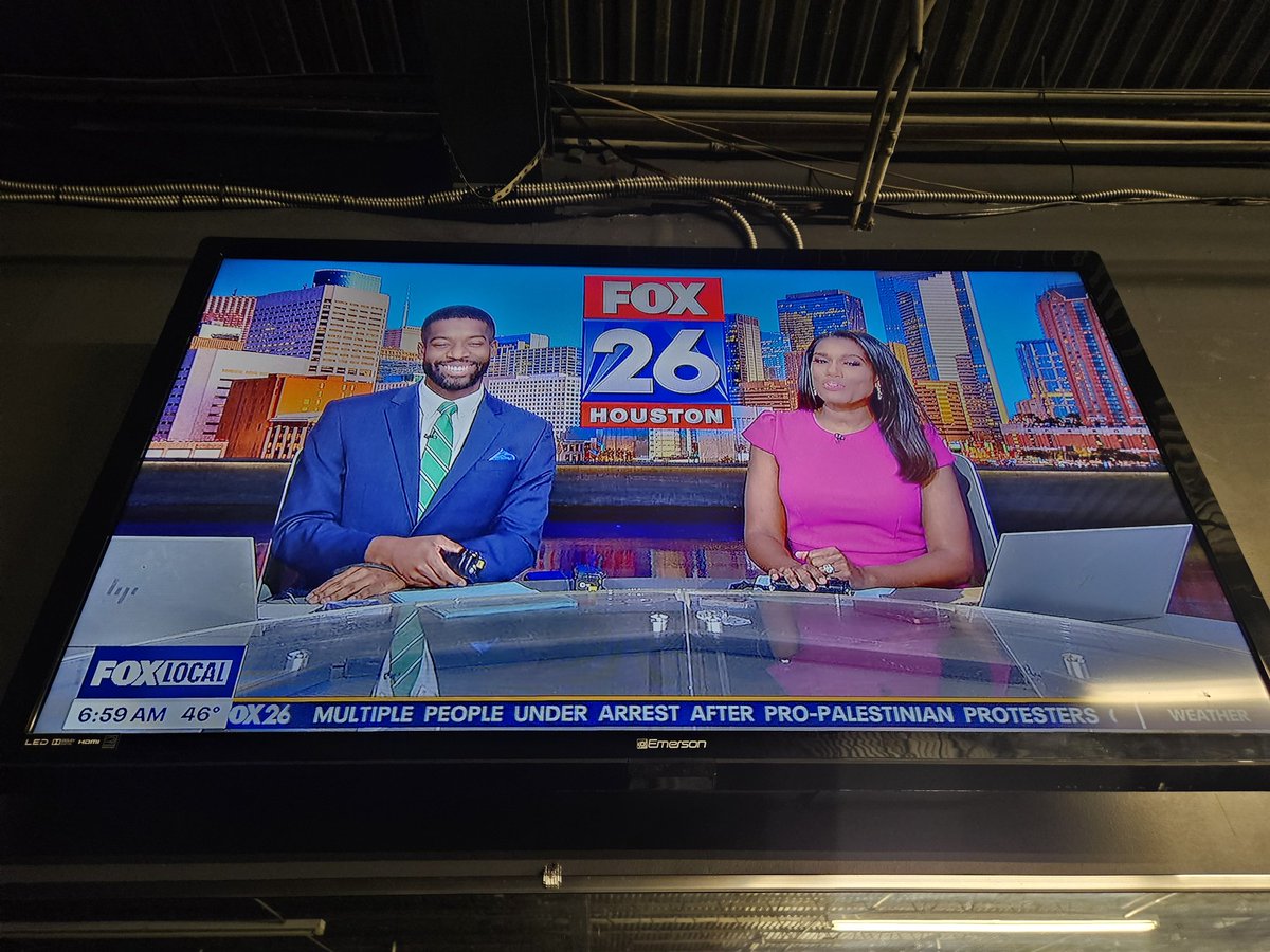 hardcorespin's tweet photo. Happy Hump Day, tune in to @FOX26Houston with @DDillardTV @DeniseFOX26 @Fox26Mike @ChelseaFox26 right now to get your city of Houston news updates. We are locked in here at #GloryFitness #1Fox26NewsFan https://t.co/ii1vGuUQw5