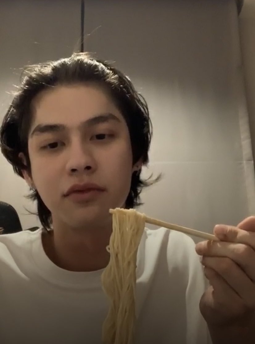 BVC_Streaming's tweet image. ไลฟ์วันเกิดใน IG ปีละครั้ง เป็น 1 ชม.ที่รอคอยเสมอ มีความสุขกับไลฟ์ทุกครั้ง รู้สึกว่า 1 ชม.มันผ่านไปไวมากเลยยย~ 🥹 ไว้ปีหน้ามาเจอกันใหม่นะฮะ รักษาสุขภาพด้วย พักผ่อนเยอะๆ หายไวๆน้าค้าบบบ~ 🤍 

HBD BRIGHT
#26thBrightDay
#bbrightvc @bbrightvc