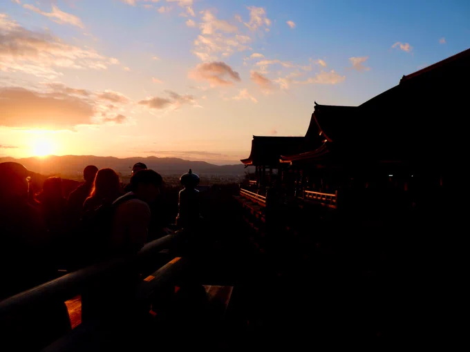 夕焼けと清水寺本日は京都へ。とても賑わっていました!#京都 #清水寺 #旅行 