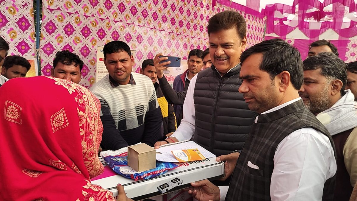 surendrasnaagar's tweet image. #लोकसभा_क्षेत्र_गौतमबुद्ध_नगर की विधानसभा क्षेत्र सिकंद्राबाद के ग्राम भराना में #विकसित_भारत_संकल्प_यात्रा में सम्मिलित होकर लाभार्थियों को संबोधित किया व लाभार्थियों को आयुष्मान कार्ड, उज्ज्वला गैस सिलेंडर व प्रधानमंत्री आवास योजना के प्रमणपत्र वितरित किए।
#ModiKiGuarante