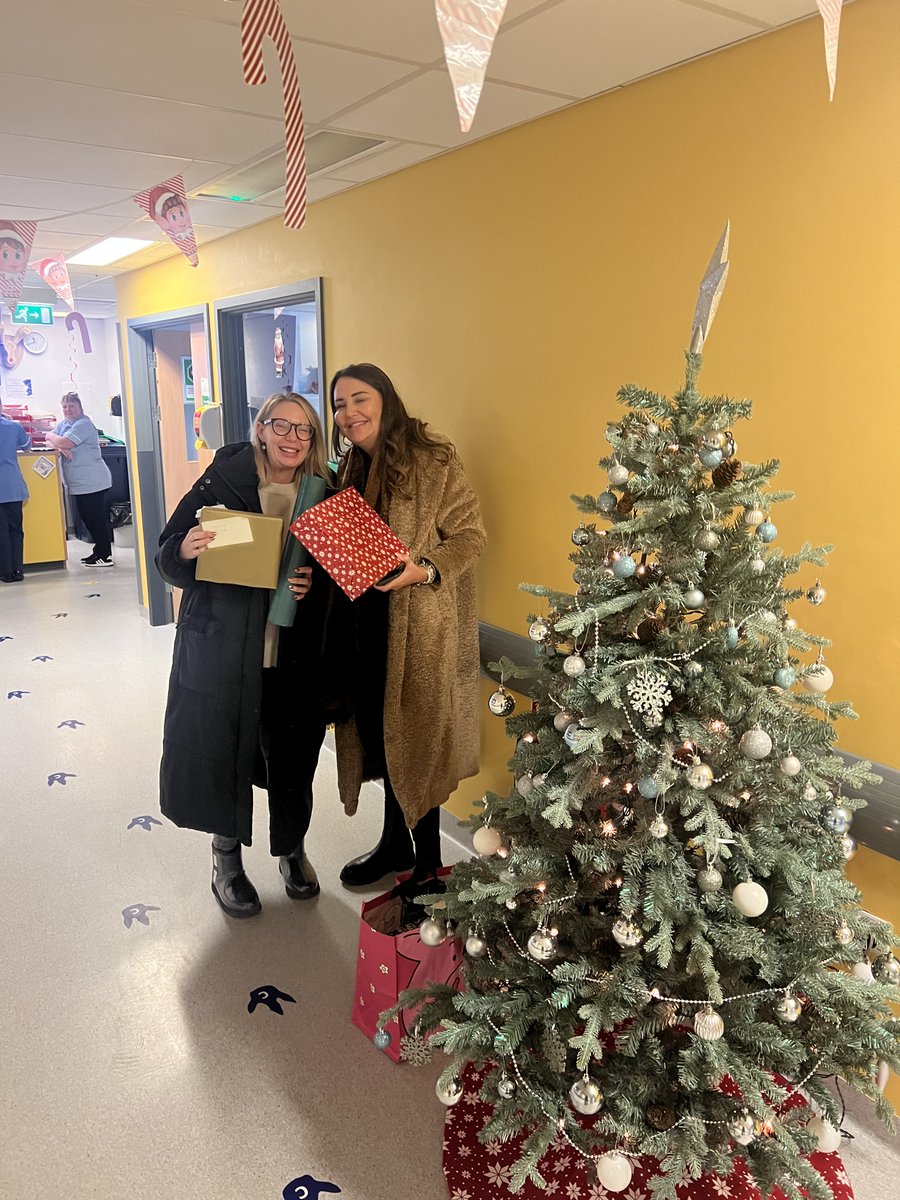💓Brightening Little Hearts💓 A warm thank you to Chelle and Carly Waugh for their heart warming generosity in donating gifts to the children's ward at Pinderfields. Your thoughtful contribution has brought smiles and joy to the young hearts undergoing medical care🌈