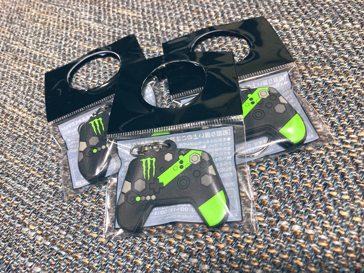 jun_motorboys's tweet photo. セブンイレブン限定のモンスターエナジーキーホルダーのやつあったから買った!
年末年始に備えて3本買ったったった(゚∀゚)
#monster500
#MonsterEnergy https://t.co/T9dUP97Xjv