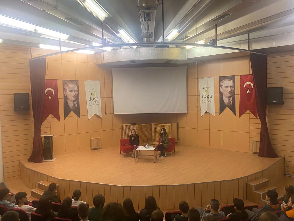 HamitlerDoga's tweet photo. Ortaokul rehberlik ve psikolojik danışmanlık bölümümüz tarafından düzenlenen ‘Veli Kariyer Günleri’ kapsamında etkinliğimize katılan değerli velimiz Sabriye Şen’e kariyer yolculuğundaki deneyimlerini ve hikayesini bizlerle paylaştığı için teşekkür ederiz. @KvancBarlas @GuldemG https://t.co/hhuJSU898u