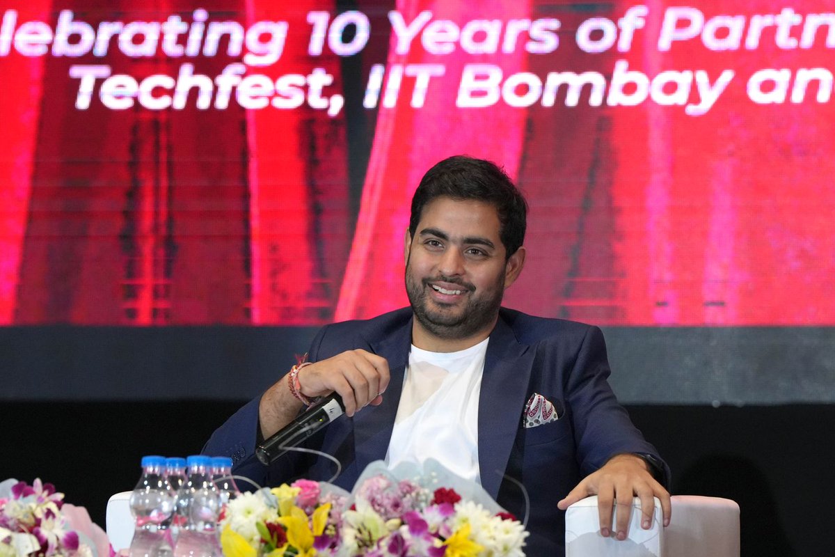 TanaysinghT's tweet image. Akash Ambani, Chairman of Jio said Jio is working with IIT Bombay to launch &apos;BharatGPT&apos; Programme.

Also the company is working to launch a TV OS for a while now. #jio #tvos #ai