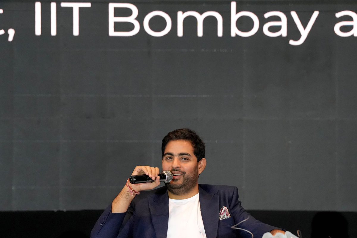 TanaysinghT's tweet image. Akash Ambani, Chairman of Jio said Jio is working with IIT Bombay to launch &apos;BharatGPT&apos; Programme.

Also the company is working to launch a TV OS for a while now. #jio #tvos #ai