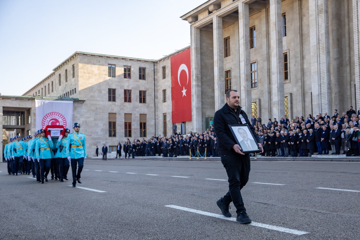 Türkiye Büyük Millet Meclisi Başkanımız Numan Kurtulmuş, vefat eden 20. ve 21. Dönem Yalova Milletvekili Yaşar Okuyan için Meclis’te düzenlenen cenaze törenine katıldı.