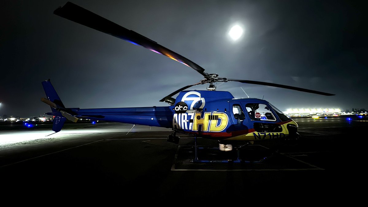 marcel_cameraop's tweet image. Last full moon of the year…. Here we go #air7hd #scanneron #helinet #BreakingNews
