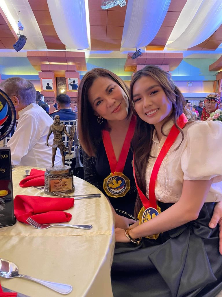 TitasOfCarrels's tweet photo. A huge congratulations to you our dear @francinecarreld 🥰🫶🏻❤️ Cant get enough of this recognition from Gawad Pilipino 🎉 Well deserved! 🥳

#FrancineDiaz https://t.co/jvcYWTRj7I