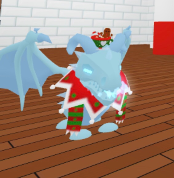 TheUpliftA's tweet photo. There is currently a bug with the Hot Cocoa Hat, which removes your pet’s aging/friendship bar upon equipping. AFAIK it’s just a visual bug, and doesn’t affect aging. 

(Credits to @MicroCantBuild) 
#AdoptMe #Christmas https://t.co/hL8eDQUHJ6