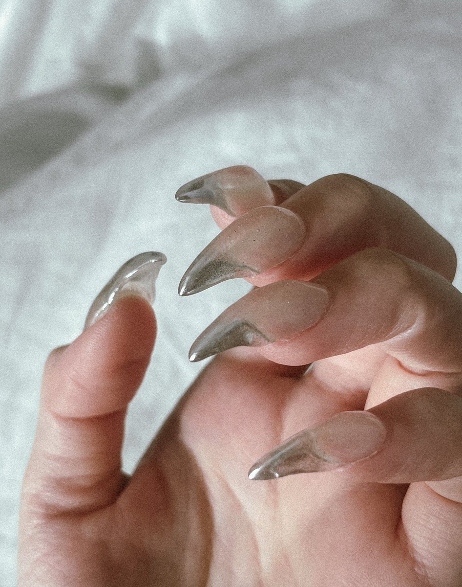 𝚊𝚟𝚊 tweet media