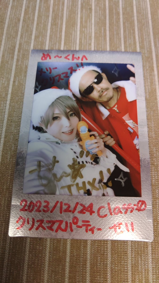 Turibaka_Meikun's tweet image. 醒さん
白サンタで登場😄
｢KING｣でのワニワニ用に
ワニのヌイグルミも持参🤣
｢革命開花｣のヘドバンで
超ロングサンタ帽子を
振り回してたら、
ツボってしまったらしく
クールな醒さんが、ケタケタ
笑うというレア場面も😂
なんか、ごめんなさい🙏😅
しかし、俺って
我ながら人相悪いな😅
#Class0