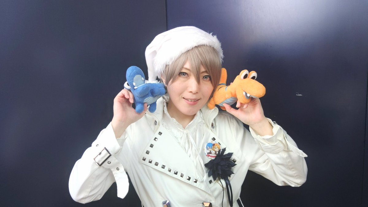 Turibaka_Meikun's tweet image. 醒さん
白サンタで登場😄
｢KING｣でのワニワニ用に
ワニのヌイグルミも持参🤣
｢革命開花｣のヘドバンで
超ロングサンタ帽子を
振り回してたら、
ツボってしまったらしく
クールな醒さんが、ケタケタ
笑うというレア場面も😂
なんか、ごめんなさい🙏😅
しかし、俺って
我ながら人相悪いな😅
#Class0