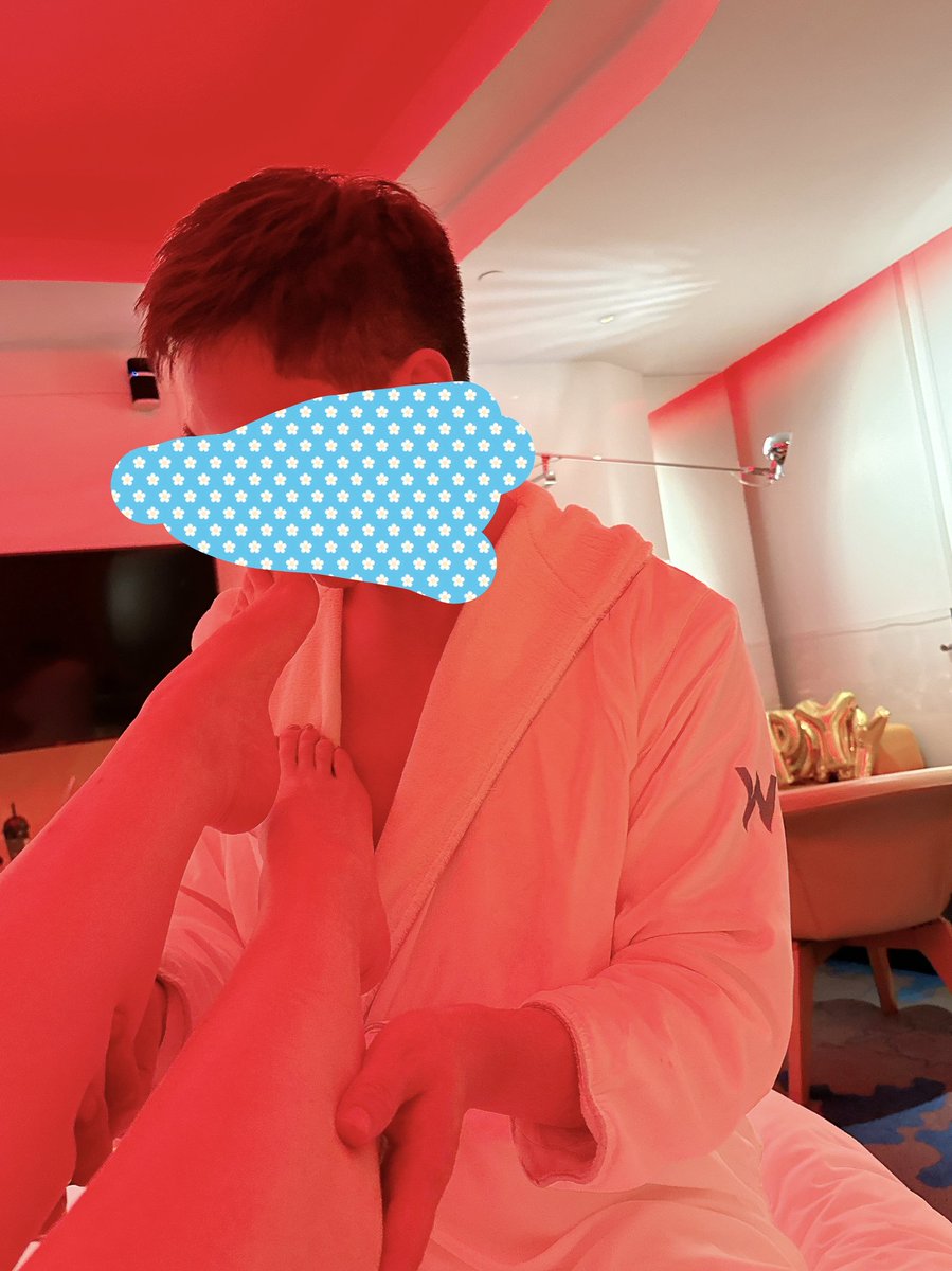 s196350's tweet photo. 粉丝弟弟伺候的很棒，表扬一下。奖励姐姐的尿和高跟鞋👠 https://t.co/SMmUNss74B