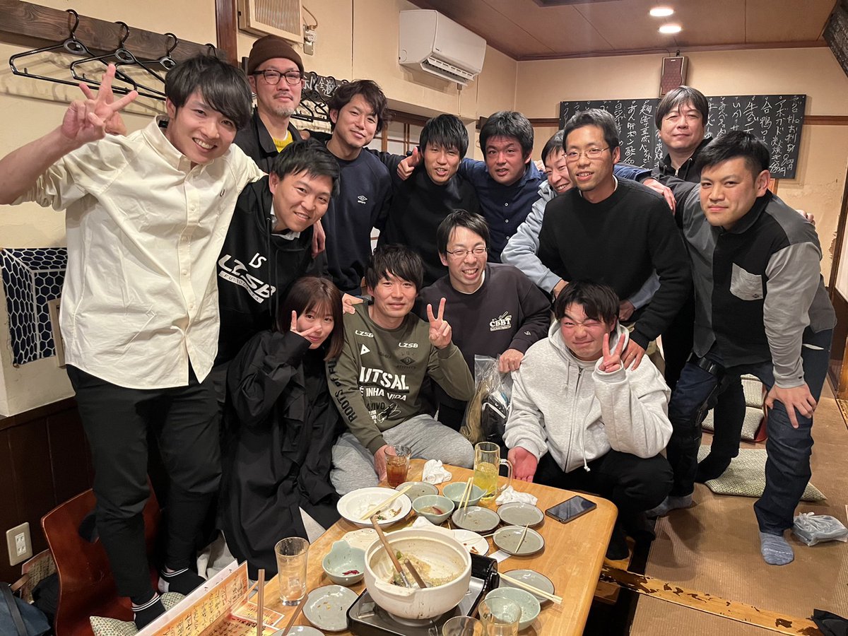 FutsalVendaval's tweet photo. 【お疲れさま会】
宇都宮あんべえさんで、龍一郎くんの送別会も兼ねて盛大に開催されました。
メンバーのほとんどが参加したことは、団結力の強さなのか飲み会が好きなのかは不明ですが
来年もこうやって楽しくお酒が飲めるといいなと思います。中の人はお酒飲みませんが。
二次会も盛り上がったの？ https://t.co/ztgHi44q6R