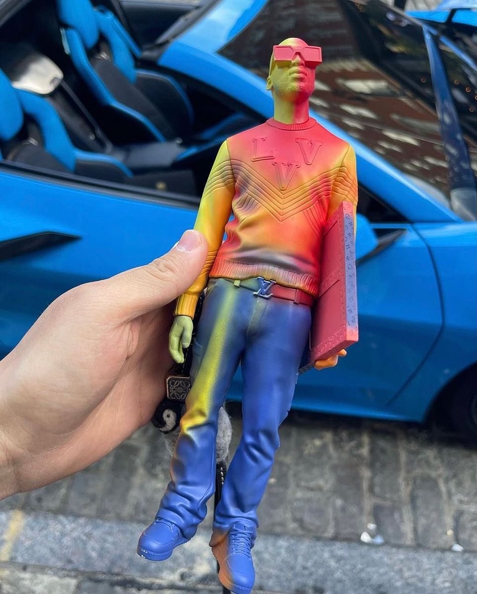 ルイヴィトンのフィギュア Louis Vuitton Virgil Abloh Action Figure 🎨