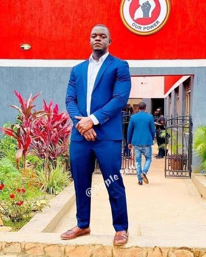 IamSarah256's tweet photo. Days to remember in our lives and the country at large my brother @frank senteza were killed by military truck under the commander of one called Napoleon today it marks 3yrs when our brother left us may his soul rest in peace ๐ญ๐บ๐ฌ #WeAreRemovingADictator #Ogenda https://t.co/2p1zeX7DKI