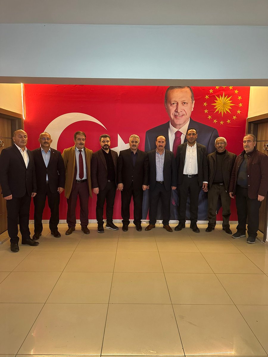 SarkislAkparti's tweet photo. Kayseri Şarkışla Köyleri Derneği Başkanı Sayın Şahin GÖZTEPE, Başkan Yardımcıları Sayın Kürşat GÜNEY ve Sayın Hakan GÜLTEKİN, Genel Sekreter Sayın Nizamettin ELMA ve Sosyal İşler Sorumlusu Sayın Mustafa DUMAN İlçe Başkanımız Sayın Burhanettin UĞURLU’ yu makamında ziyaret ettiler. https://t.co/M5YDdi7Zmq