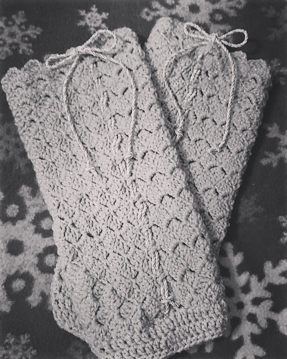Vintage style leg warmers. 
Starting at $40
Travelinghooker.net
FB: Crochet & Cookie Dough
facebook.com/profile.php?id…

#crochet #crochetersofinstagram #crochetporn #crocheting  #crochetaddict  #yarn #yarnporn #yarnaddict #yarnlove #yarnlover #handmade #amigurumi #legwarmers