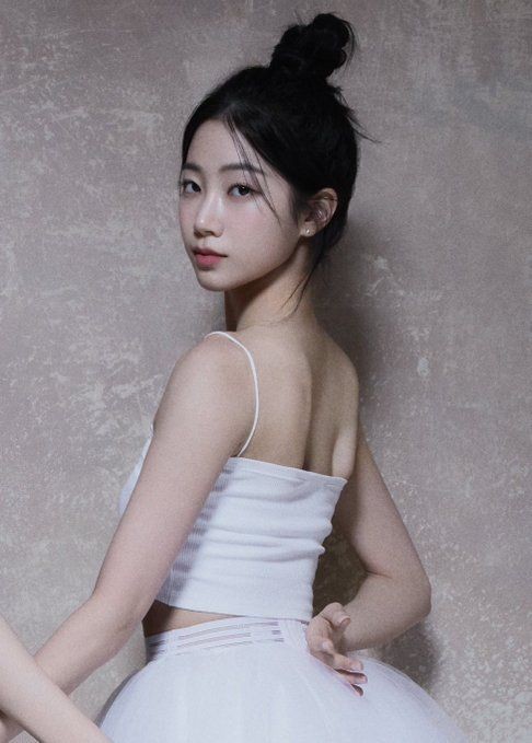 _zuzuonthatbeat's tweet photo. kazuha with her hair up is so lethal
#BRINGTHEBUNBACK https://t.co/aGTVmQXg80