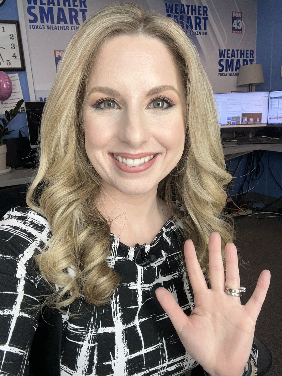 amichaelswx's tweet photo. Back at it this morning on @fox43 after some time off to spend Christmas with the family! @WilliamsCyera and @tylerhatfieldtv are on the desk this morning instead of out in the field, and it’s been a great time! We even woke @RyanJYe up early and stole him from the later shift! https://t.co/njioETe2DC