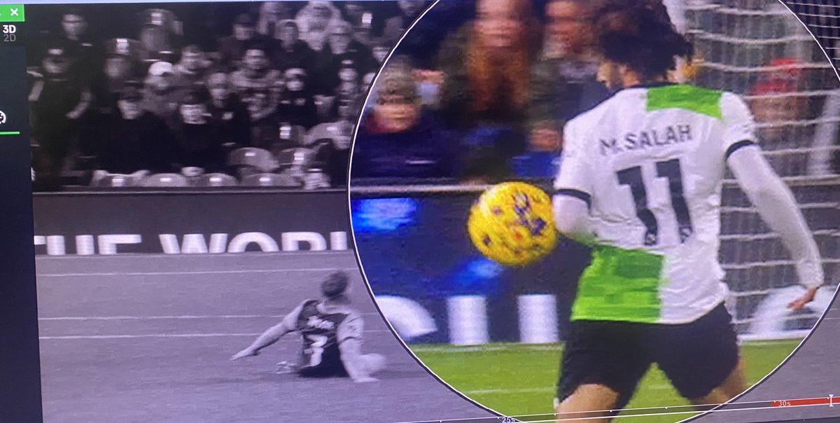 NeilMellor33's tweet image. Salah was denied by a brilliant save in 8th minute and rattled bar in 34th minute but ball hit his arm before he hit the bar so VAR would have enjoyed disallowing that one if it went in I’m sure #salah #crossbar #ReviewShow #LFCTV #LiverpoolFC