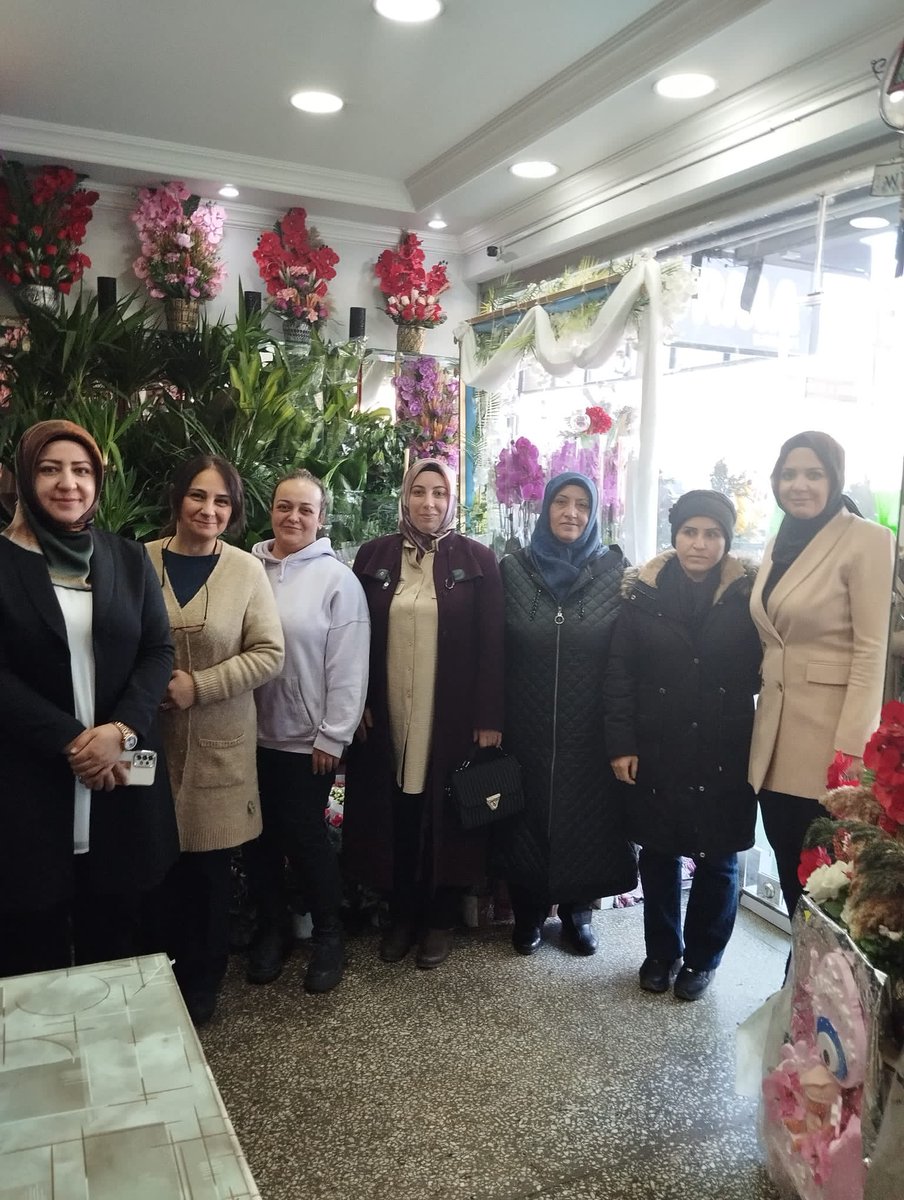 akkadinmamak's tweet photo. Ekonomi Birimimiz Mamak Caddesi’ndeki esnaflarımızı ziyaret edip hal hatırlarını sorup Cumhurbaşkanımız Sn. @RTErdogan ‘ın selamlarını ilettiler . 

Bizleri samimiyetle ağırlayan tüm esnaflarımıza teşekkürlerimizi iletiyoruz . Her daim esnafımızın yanındayız . 

@aysekesir https://t.co/ZMT76yHWNB