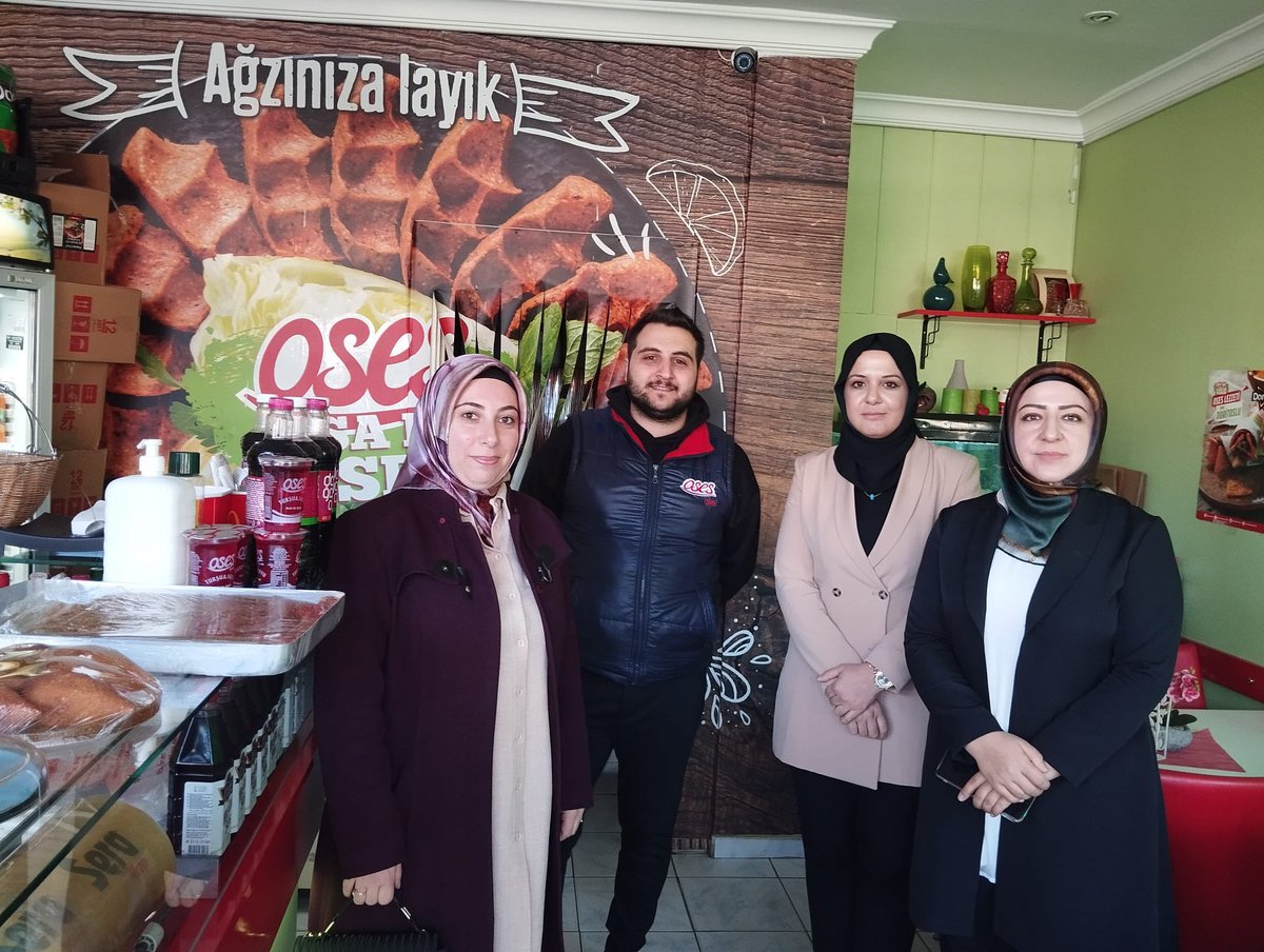 akkadinmamak's tweet photo. Ekonomi Birimimiz Mamak Caddesi’ndeki esnaflarımızı ziyaret edip hal hatırlarını sorup Cumhurbaşkanımız Sn. @RTErdogan ‘ın selamlarını ilettiler . 

Bizleri samimiyetle ağırlayan tüm esnaflarımıza teşekkürlerimizi iletiyoruz . Her daim esnafımızın yanındayız . 

@aysekesir https://t.co/ZMT76yHWNB