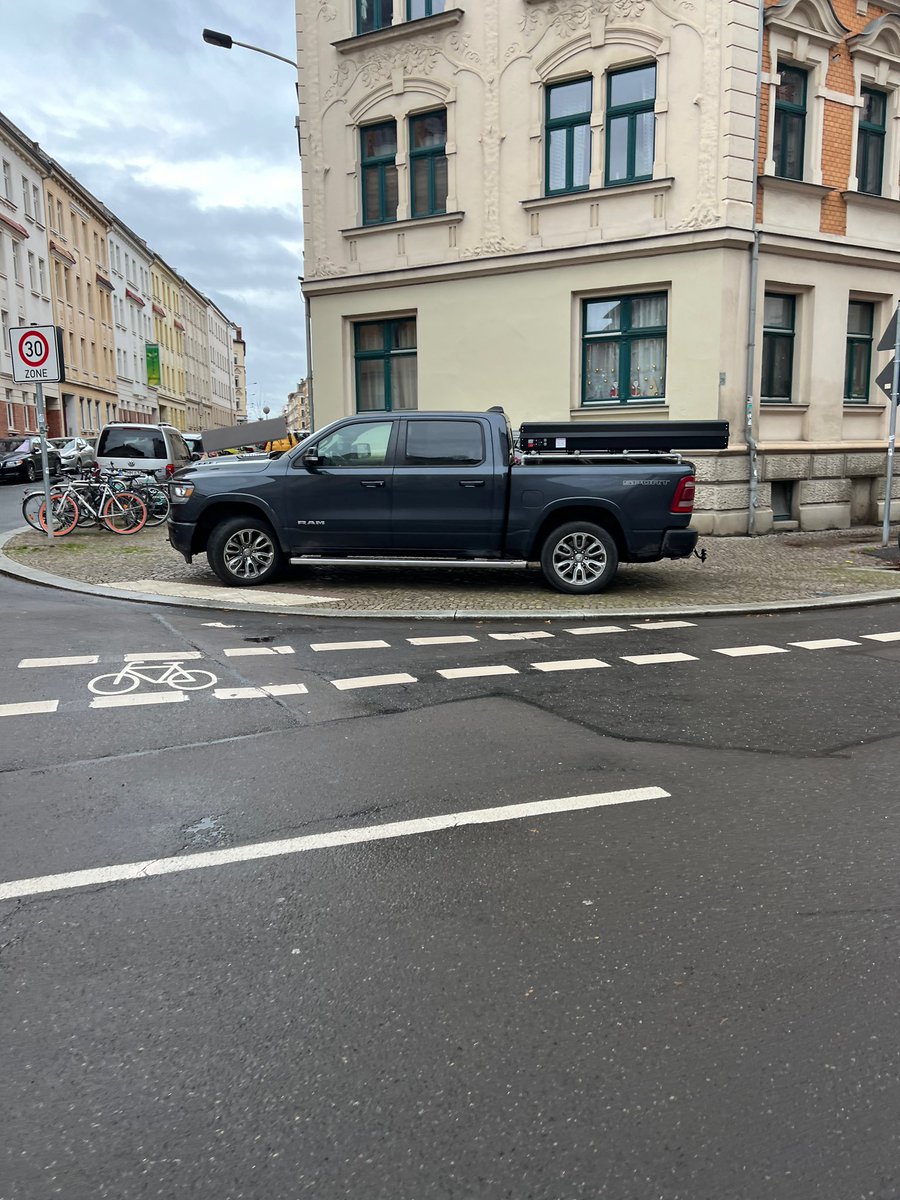 max 🚲 tweet media