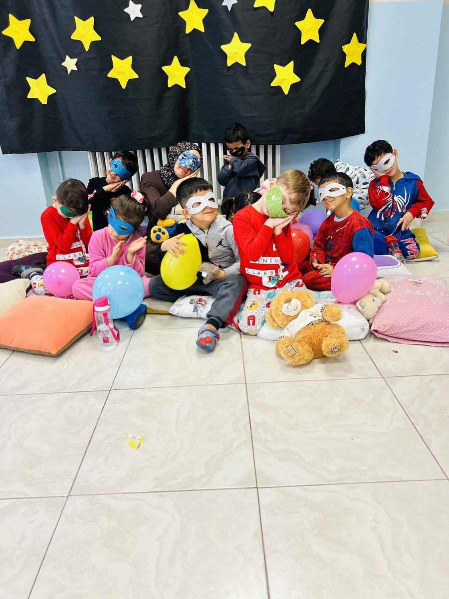 hasankeyfa26795's tweet photo. Pijama partimiz 🥳🎊🎉 @BatmanilMEM @batmanvaliligi https://t.co/12hsmNl6nW