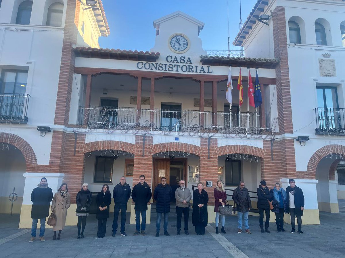 psoepinto's tweet photo. Hoy, antes del pleno, hemos querido hacer un minuto de silencio por las víctimas de la #ViolenciasMachistas
#PSOEPinto @masmadridpinto
@GanemosPinto https://t.co/lpXZDtYwIg